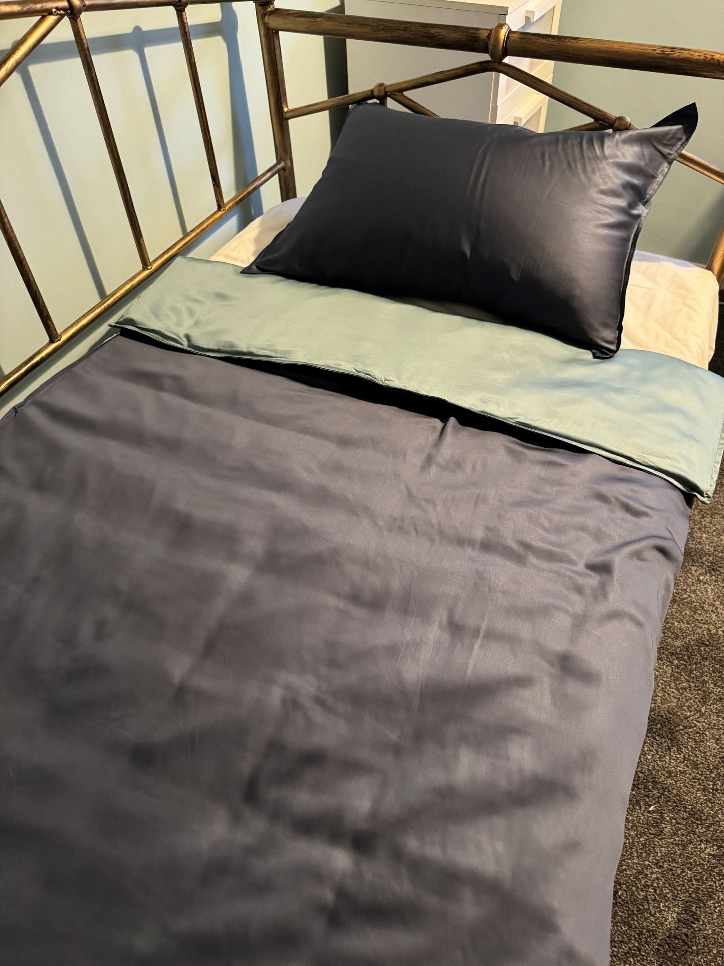 Light Weight Breathable Bamboo Fabric Weighted Blanket and Pillow Case