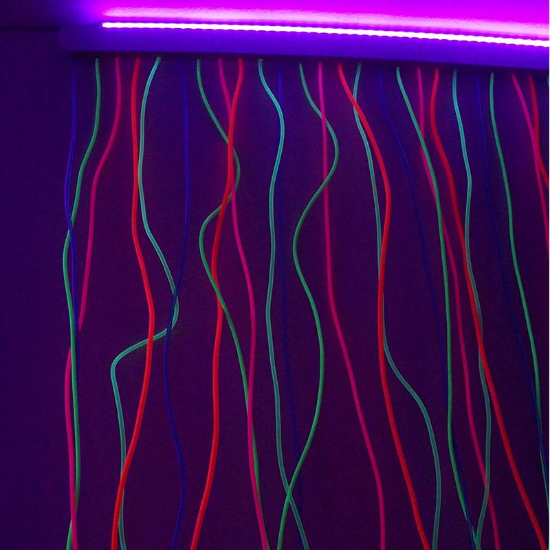 UV Mirror with Strands – 100 x 91cm Includes UV light Strip
